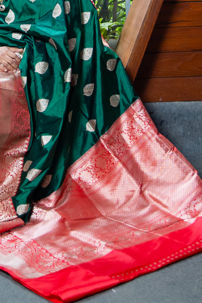 Indian wedding, festivals, handwoven saree for classical music singers, dancers, architects, saree connoisseurs, saree collectors, brides, bridesmaids. This is a pure katan silk saree which has a very soft drape and can be accessorised with diamonds, peals, precious stone jewellery depending on the occasion. Looks dressy with a gajra too. Traditional yet contemporary in its look.