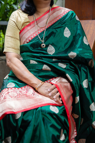 Indian wedding, festivals, handwoven saree for classical music singers, dancers, architects, saree connoisseurs, saree collectors, brides, bridesmaids. This is a pure katan silk saree which has a very soft drape and can be accessorised with diamonds, peals, precious stone jewellery depending on the occasion. Looks dressy with a gajra too. Traditional yet contemporary in its look.