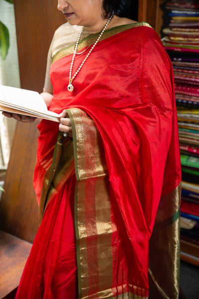 Best for weddings, muhurtams, receptions, parties, formal and informal gatherings, cocktails, music, concerts, dance performances, best for home makers, corporate professionals, architects, musicians, dancers, performers, theatre artists, art lovers.