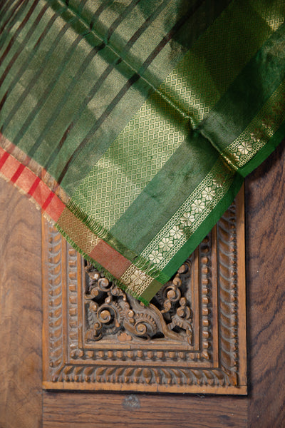 Best for weddings, muhurtams, receptions, parties, formal and informal gatherings, cocktails, music, concerts, dance performances, best for home makers, corporate professionals, architects, musicians, dancers, performers, theatre artists, art lovers.