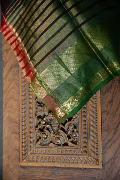 Best for weddings, muhurtams, receptions, parties, formal and informal gatherings, cocktails, music, concerts, dance performances, best for home makers, corporate professionals, architects, musicians, dancers, performers, theatre artists, art lovers.