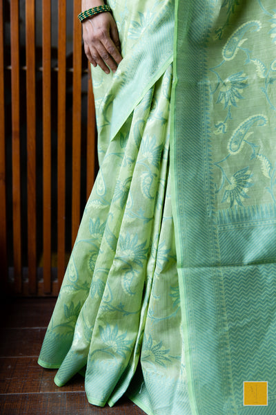 This is a gorgeous Green banarasi cotton handwoven saree saree. New trend of Silk Dupatta designs, Silk Dupatta for artists, art lovers, architects, dupatta lovers, Dupatta connoisseurs, musicians, dancers, doctors, Silk dupatta, indian dupatta images, latest dupattas with price, only dupatta images, new Silk dupatta design.