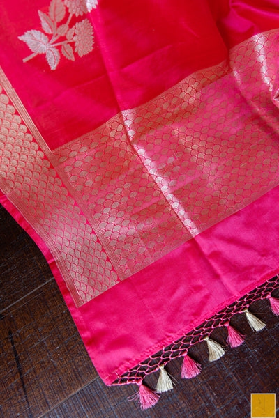 This is a gorgeous banarasi Mashru Handwoven saree with Kadhwa sona rupa buttas. New trend of Silk Dupatta designs, Silk Dupatta for artists, art lovers, architects, dupatta lovers, Dupatta connoisseurs, musicians, dancers, doctors, Silk dupatta, indian dupatta images, latest dupattas with price, only dupatta images, new Silk dupatta design.
