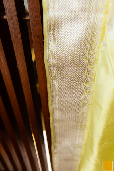 This is a beautiful Banarasi katan silk handwoven saree with kadhwa sona rupa buttas. Traditional yet contemporary in it's look. Indian wedding, festivals, handwoven saree for classical music singers, dancers, architects, saree connoisseurs, saree collectors, brides, bridesmaids.