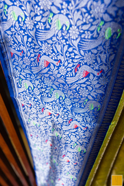 This is a beautiful Banarasi khimkhab katan silk handwoven saree. Traditional yet contemporary in it's look. Indian wedding, festivals, handwoven saree for classical music singers, dancers, architects, saree connoisseurs, saree collectors, brides, bridesmaids.