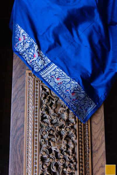 This is a beautiful Banarasi khimkhab katan silk handwoven saree. Traditional yet contemporary in it's look. Indian wedding, festivals, handwoven saree for classical music singers, dancers, architects, saree connoisseurs, saree collectors, brides, bridesmaids.
