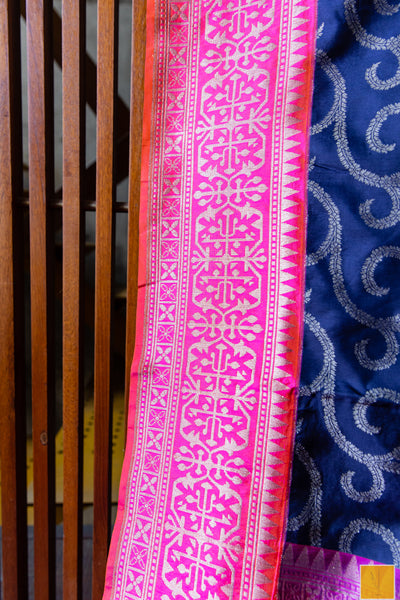 This is a beautiful Banarasi katan silk handwoven saree with ektara weave. Traditional yet contemporary in it's look. Indian wedding, festivals, handwoven saree for classical music singers, dancers, architects, saree connoisseurs, saree collectors, brides, bridesmaids.