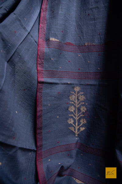 A super soft handspun cotton saree with handwoven jamdani weave. This saree is perfect to be comfortably draped the whole day.  Fabric- Cotton Colour-Bluish grey Length- 6.5 m Sudha Hand spun Cotton Handwoven Jamdani Saree