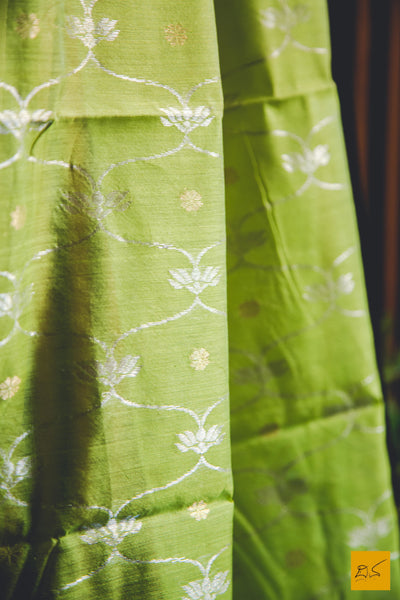 This is a gorgeous chanderi silk cotton handwoven saree with gold and silver buttas and beautiful jaal pallu. New trend of chanderi pure silk saree designs, chanderi pure Silk saree for artists, art lovers, architects, saree lovers, saree connoisseurs, musicians, dancers, doctors, chanderi pure Silk saree, indian saree images, latest sarees with price, only saree images, new chanderi pure silk saree design.