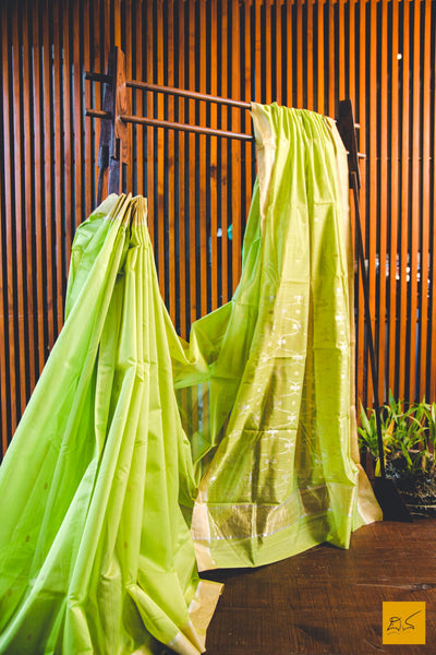 This is a gorgeous chanderi silk cotton handwoven saree with gold and silver buttas and beautiful jaal pallu. New trend of chanderi pure silk saree designs, chanderi pure Silk saree for artists, art lovers, architects, saree lovers, saree connoisseurs, musicians, dancers, doctors, chanderi pure Silk saree, indian saree images, latest sarees with price, only saree images, new chanderi pure silk saree design.