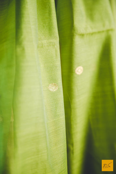 This is a gorgeous chanderi silk cotton handwoven saree with gold and silver buttas and beautiful jaal pallu. New trend of chanderi pure silk saree designs, chanderi pure Silk saree for artists, art lovers, architects, saree lovers, saree connoisseurs, musicians, dancers, doctors, chanderi pure Silk saree, indian saree images, latest sarees with price, only saree images, new chanderi pure silk saree design.
