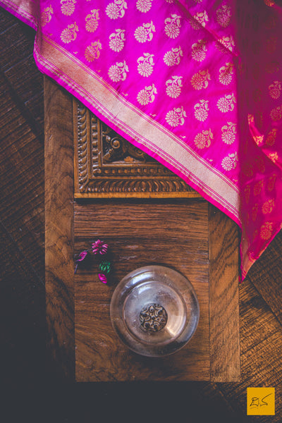 A beautiful katan silk banarasi handwoven sari with a pink body. New trend of Banarasi Saree designs, Banarasi Saree for artists, art lovers, architects, saree lovers, Saree connoisseurs, musicians, dancers, doctors, Banarasi Katan silk saree, indian saree images, latest sarees with price, only saree images, new Banarasi saree design.