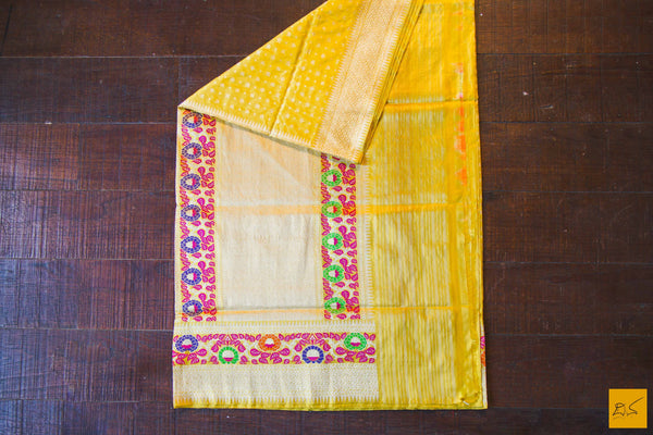 This is a gorgeous Banarasi Silk Saree with meenakari phulari border and pallu. The phulari border is so exquisite that it makes the saree stand out. The saree has small star meena buttas. The blouse is yellow in colour with the border. New trend of Banarasi Saree designs, Banarasi Saree for artists, art lovers, architects, saree lovers, Saree connoisseurs, musicians, dancers, doctors, Banarasi silk saree, indian saree images, latest sarees with price, only saree images, new Banarasi saree design.