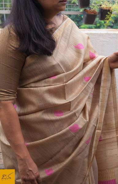 A magnificent pure tussar silk handwoven saree with zari border and zari, silk woven pallu. New trend of Tussar Silk Saree designs, Tussar Silk Saree for artists, art lovers, architects, saree lovers, Saree connoisseurs, musicians, dancers, doctors, Tussar silk saree, indian saree images, latest sarees with price, only saree images, new Tussar Silk saree design.