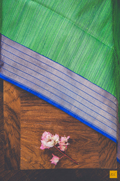 A banarasi saree with matka silk body and pure katan silk border. The saree is special for its lovely meenakaeri border. This trendy banarasi saree has a katan silk border, pallu and blouse. The lower border has lovely colourful jaal weaving in multiple colours.  This saree goes well for both formal and informal gatherings. Accessorise this saree with a gajra and pearl accessories to complete the look.