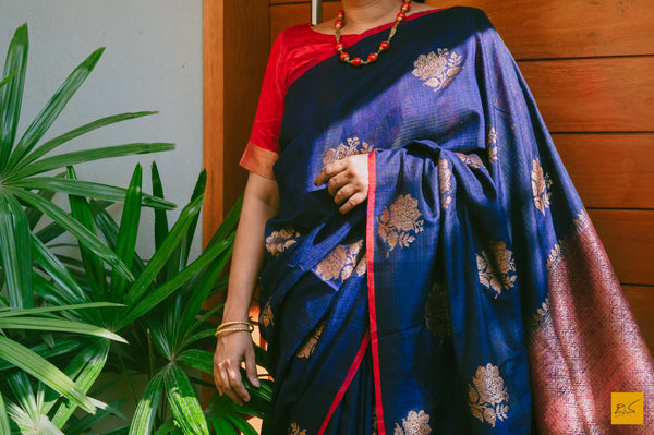 A lovely Banarasi Dupion silk saree with kadhwa buttas. New trend of dupion silk Saree designs, Saree for artists, art lovers, architects, saree lovers, Saree connoisseurs, musicians, dancers, doctors, dupion silk saree, indian saree images, latest sarees with price, only saree images, new dupion silk saree design.