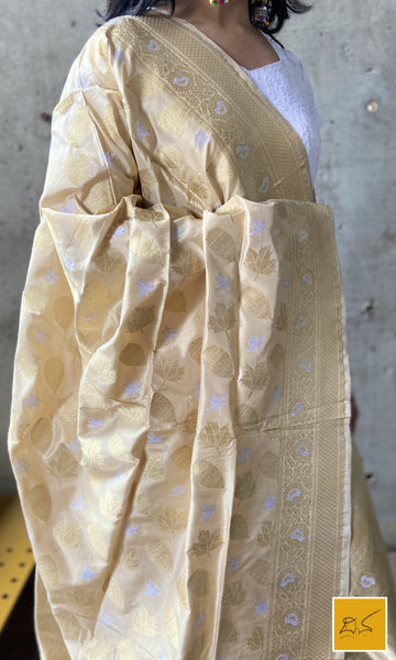 This is a gorgeous ivory gold banarasi katan silk handwoven dupatta with intricately woven buttas in sona rupa zari. New trend of Silk Dupatta designs, Silk Dupatta for artists, art lovers, architects, dupatta lovers, Dupatta connoisseurs, musicians, dancers, doctors, Silk dupatta, indian dupatta images, latest dupattas with price, only dupatta images, new Silk dupatta design.