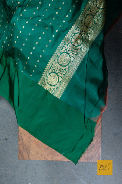 Best for weddings, muhurtams, receptions, parties, formal and informal gatherings, cocktails, music, concerts, dance performances, best for home makerss, corporate professionals, architects, musicians, dancers, performers, theatre artists, art lovers.