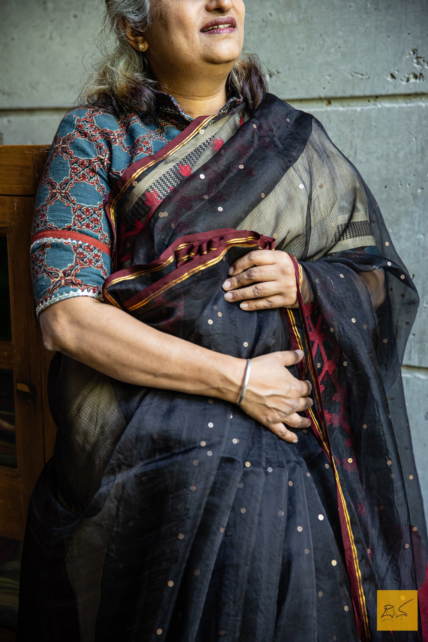 Black- Red Muslin Jamdani Handwoven Saree