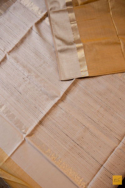 Uma- Golden Maheshwari Silk Cotton Handwoven Saree