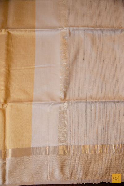 Uma- Golden Maheshwari Silk Cotton Handwoven Saree