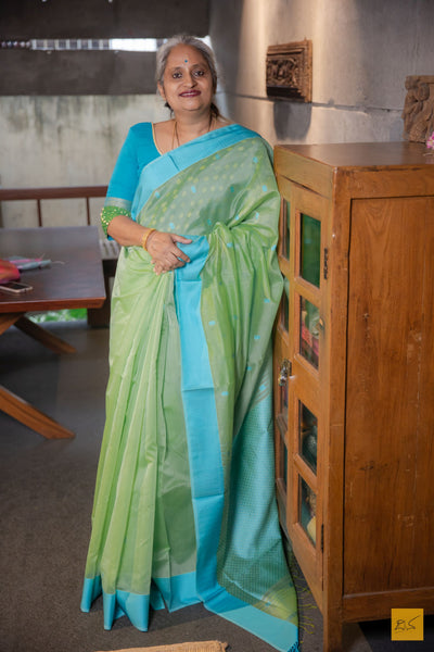 Vanitha- Green-Blue Maheshwari Silk Cotton Handwoven Saree