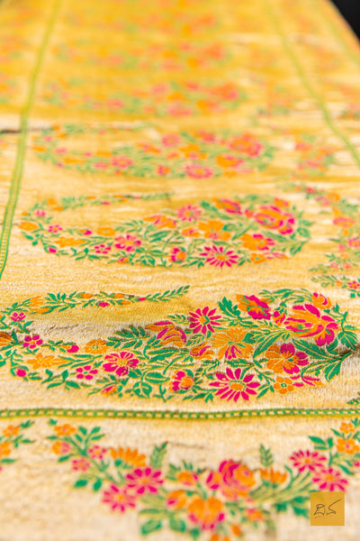 Thripureshwari- Off White Banarasi Georgette Handwoven Saree