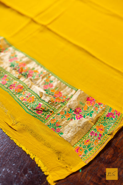 Thripureshwari- Off White Banarasi Georgette Handwoven Saree