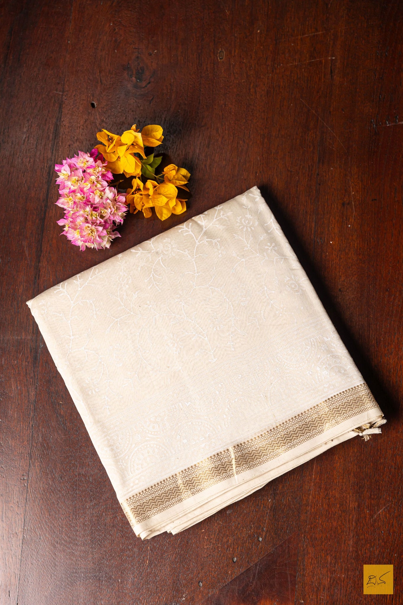 Jahnavi- Off White Printed Maheshwari Silk Cotton Handwoven Saree