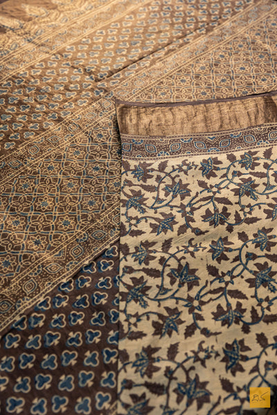 Nischitha- Off White Maheshwari Mulberry Silk Ajrakh Print Handwoven Saree