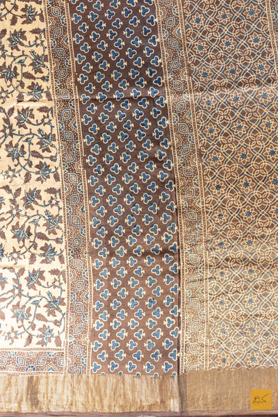 Nischitha- Off White Maheshwari Mulberry Silk Ajrakh Print Handwoven Saree