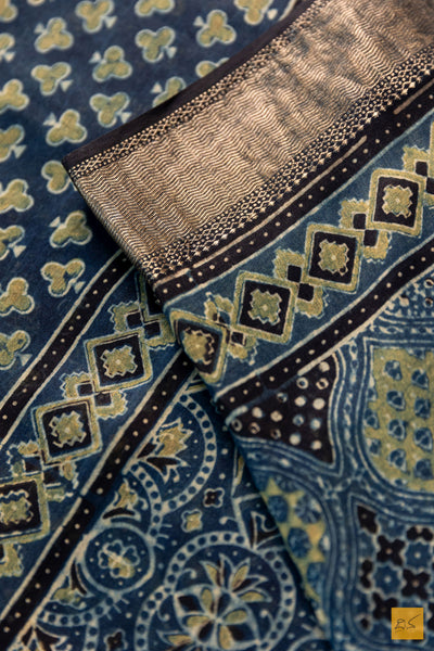 Madhuvanthi- Blue Maheshwari Silk Cotton Ajrakh Print Handwoven Saree