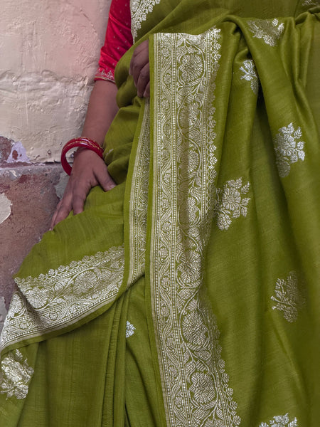Satyadhee- Green Banarasi Munga Silk Handwoven Saree