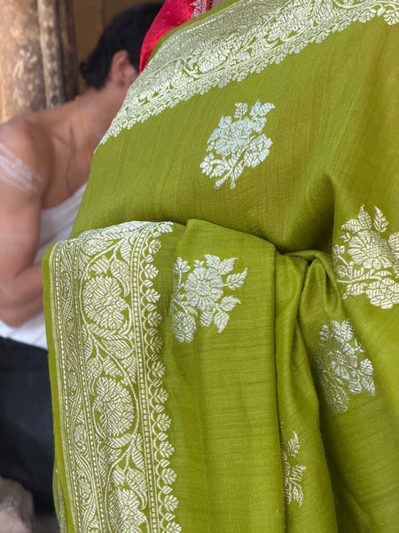 Satyadhee- Green Banarasi Munga Silk Handwoven Saree