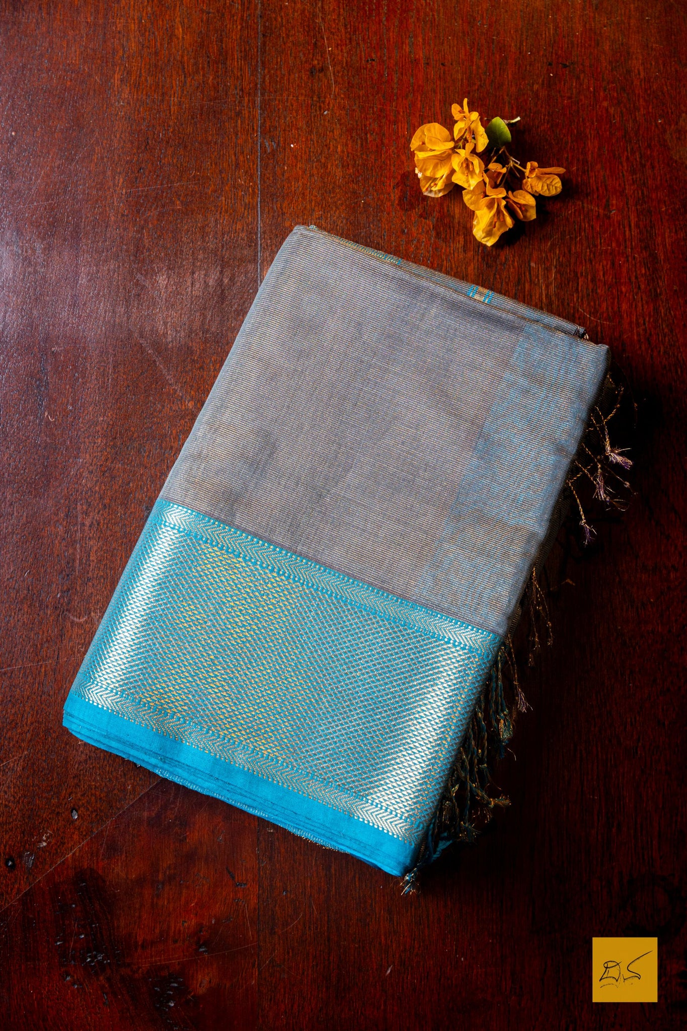 Niranthara- Grey-Blue Tissue Maheshwari Silk Cotton Handwoven Saree
