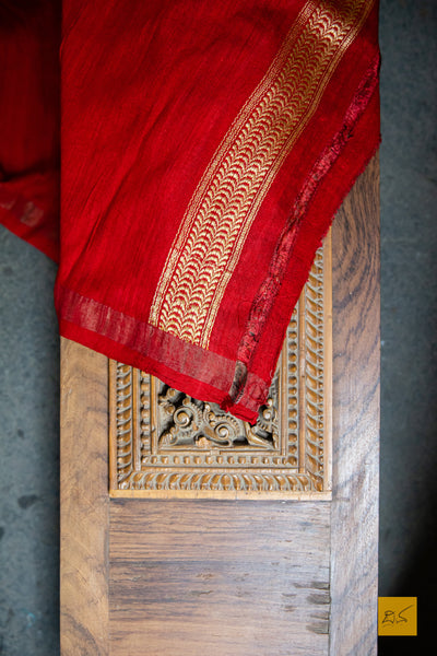 You are the MODEST!  Presenting this banarasi matka silk handwoven saree in dark brown and red. The saree has woven kadhwa buttas and the blouse is in red colour.