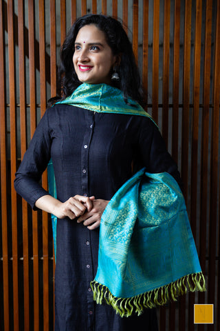 Best for architects, singers, dancers, corporate gifts, corporate wear, weddings, casual outings and other formal and informal events.