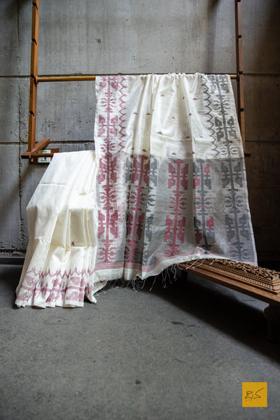 White Jamdani Love.A super classic matka tuusar silk saree with handwoven jamdani weave. The upper border is black colour and the lower border is of red. Elegant and Classy.   Fabric- Matka Tussar Colour- White -Red -Black Length- 6.1 m