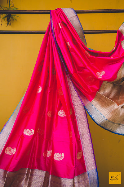 This is a beautiful banarasi katan silk dupatta with khadwa buttas. New trend of Banarasi designs, Banarasi for artists, art lovers, architects, dupatta lovers, dupatta connoisseurs, musicians, dancers, doctors, Banarasi Katan silk dupatta, indian dupatta images, latest dupatta with price, only dupatta images, new Banarasi dupatta design.