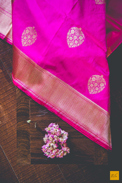 A beautiful katan silk banarasi sari with a pink body. New trend of Banarasi Saree designs, Banarasi Saree for artists, art lovers, architects, saree lovers, Saree connoisseurs, musicians, dancers, doctors, Banarasi Katan silk saree, indian saree images, latest sarees with price, only saree images, new Banarasi saree design.