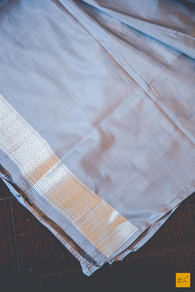 This wonderful Banarasi Katan Silk Saree has it's body covered in Gray colour. New trend of Banarasi Saree designs, Banarasi Saree for artists, art lovers, architects, saree lovers, Saree connoisseurs, musicians, dancers, doctors, Banarasi silk saree, indian saree images, latest sarees with price, only saree images, new Banarasi saree design.