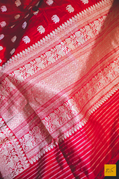 This is a gorgeous banarasi handwoven saree with sona rupa kadhwa hathi buttas. New trend of Banarasi Saree designs,  Banarasi Saree for artists, art lovers, architects, saree lovers, Saree connoisseurs, musicians, dancers, doctors, Banarasi saree, indian saree images, latest sarees with price, only saree images, new Banarasi saree design.