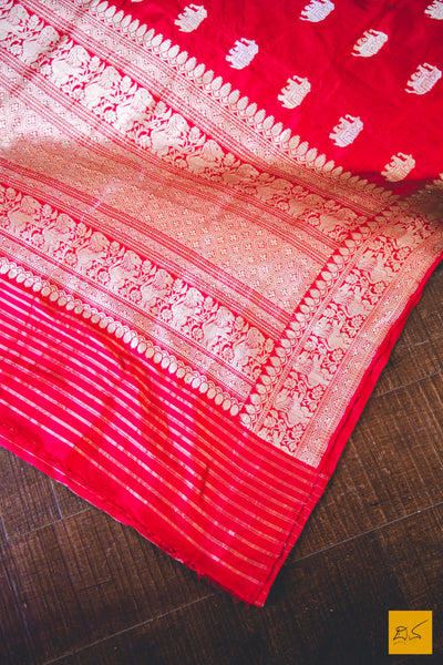 This is a gorgeous banarasi handwoven saree with sona rupa kadhwa hathi buttas. New trend of Banarasi Saree designs,  Banarasi Saree for artists, art lovers, architects, saree lovers, Saree connoisseurs, musicians, dancers, doctors, Banarasi saree, indian saree images, latest sarees with price, only saree images, new Banarasi saree design.