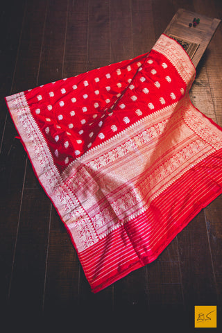 This is a gorgeous banarasi handwoven saree with sona rupa kadhwa hathi buttas. New trend of Banarasi Saree designs,  Banarasi Saree for artists, art lovers, architects, saree lovers, Saree connoisseurs, musicians, dancers, doctors, Banarasi saree, indian saree images, latest sarees with price, only saree images, new Banarasi saree design.