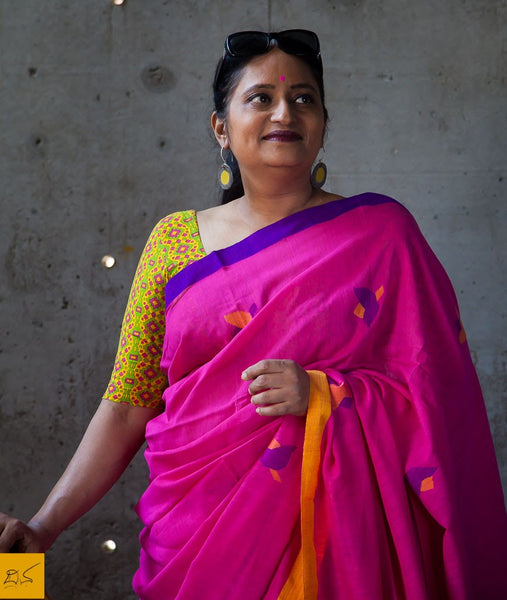 A lovely pink pure cotton jamdani saree with blue border. New trend of Saree designs, Saree for artists, art lovers, architects, saree lovers, Saree connoisseurs, musicians, dancers, doctors, silk saree, indian saree images, latest sarees with price, only saree images, new saree design.