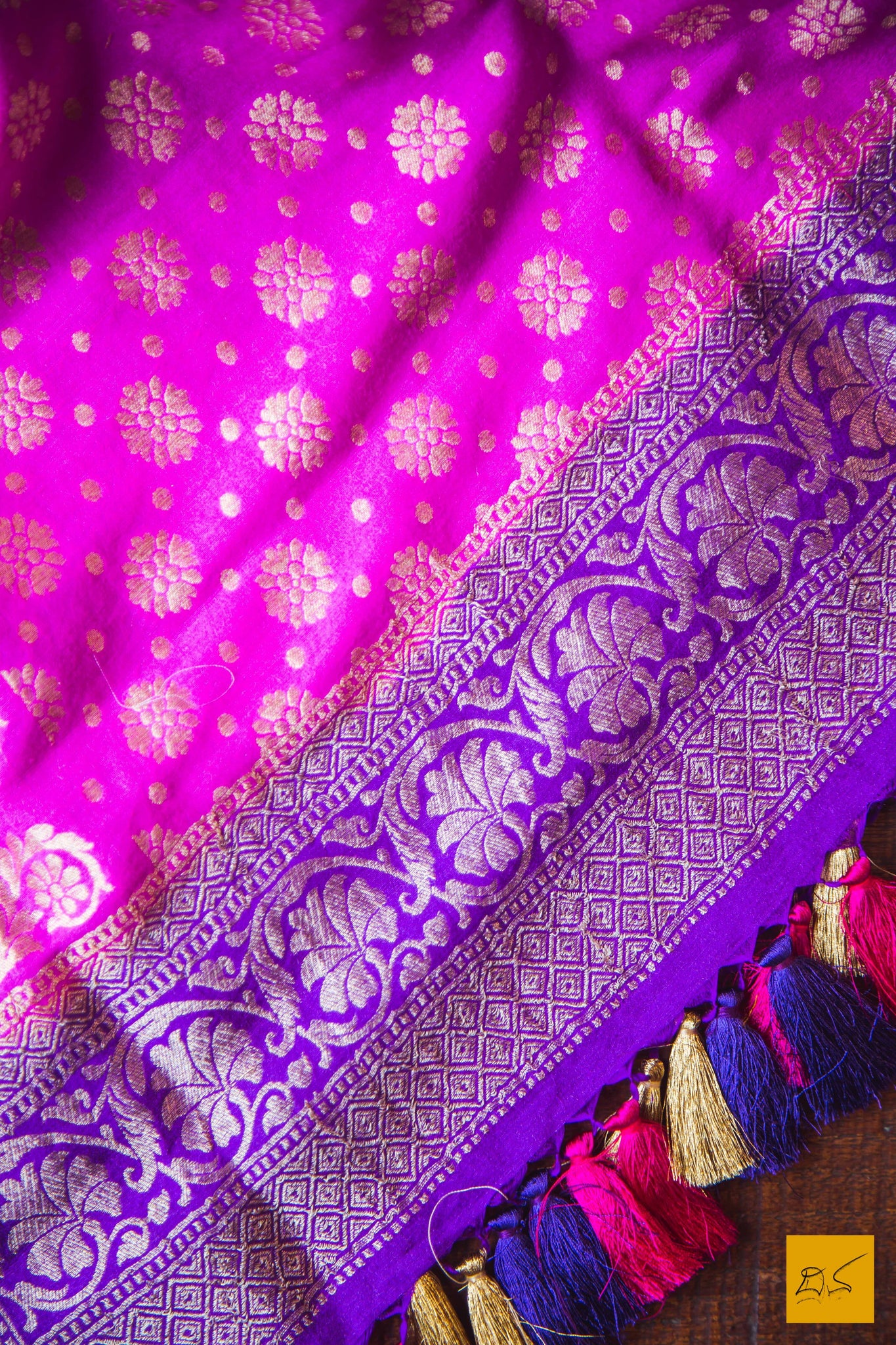 This is a gorgeousraspberry pink munga silk dupatta with antique zari and purple border. New trend of munga Silk dupatta designs, munga Silk dupatta for artists, art lovers, architects, dupatta lovers, dupatta connoisseurs, musicians, dancers, doctors, munga Silk dupatta, indian dupatta images, latest dupattas with price, only dupatta images, new munga silk dupatta design.