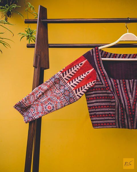 A lovely cotton Blouse. New trend of Blouse designs, Blouse for artists, art lovers, architects, blouse lovers, Blouse connoisseurs, musicians, dancers, doctors, cotton blouse, indian blouse images, latest blouses with price, only blouse images, new blouse design.