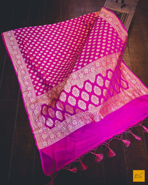 This is a wonderful georgette banarasi handwoven saree with a pink body. New trend of Banarasi saree designs, Banarasi saree for artists, art lovers, architects, saree lovers, saree connoisseurs, musicians, dancers, doctors, Banarasi Katan silk saree, indian saree images, latest sarees with price, only saree images, new Banarasi saree design.