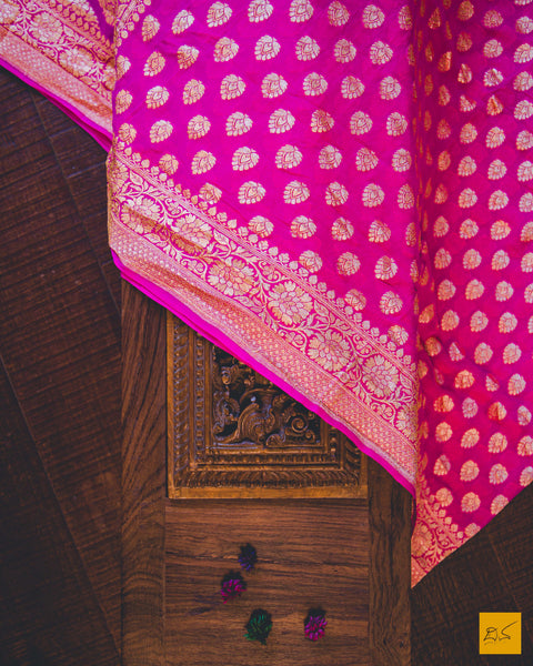 This is a wonderful georgette banarasi handwoven saree with a pink body. New trend of Banarasi saree designs, Banarasi saree for artists, art lovers, architects, saree lovers, saree connoisseurs, musicians, dancers, doctors, Banarasi Katan silk saree, indian saree images, latest sarees with price, only saree images, new Banarasi saree design.
