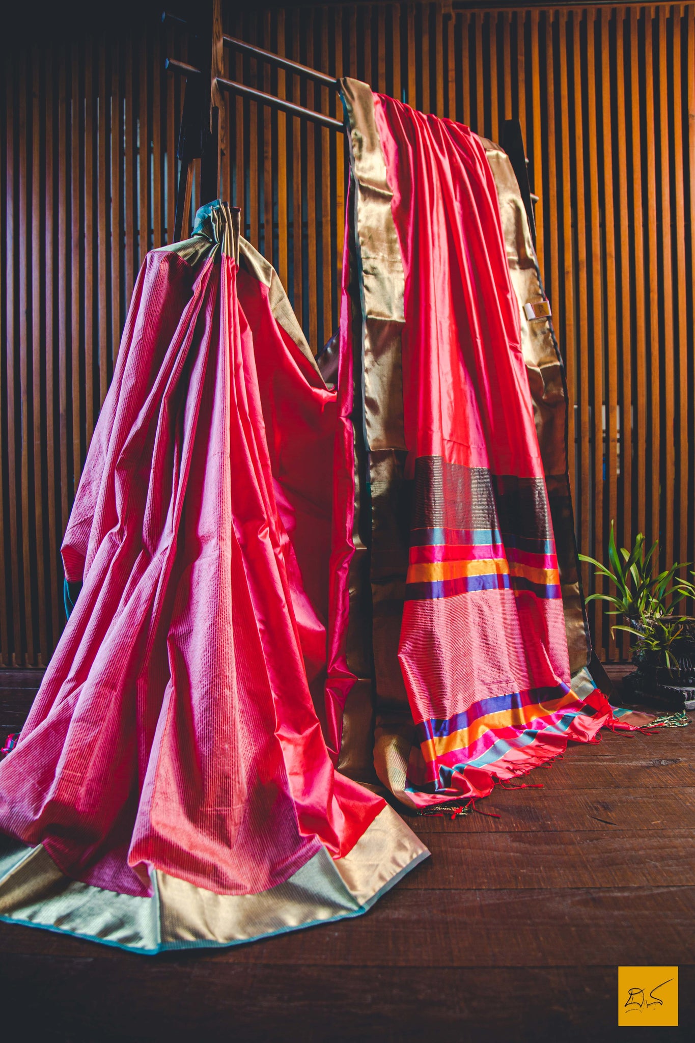 This is a wonderful Maheshwari Silk Cotton handwoven saree with half half design. New trend of Maheshwari Silk Cotton saree designs, Maheshwari Silk Cotton saree for artists, art lovers, architects, saree lovers, saree connoisseurs, musicians, dancers, doctors, Maheshwari Silk Cotton Katan silk saree, indian saree images, latest sarees with price, only saree images, new Maheshwari Silk  saree design.